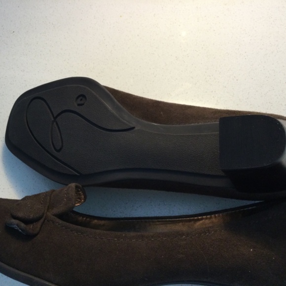 Brand New in Box Beautiful Ladies Rockport Pumps - Picture 7 of 9
